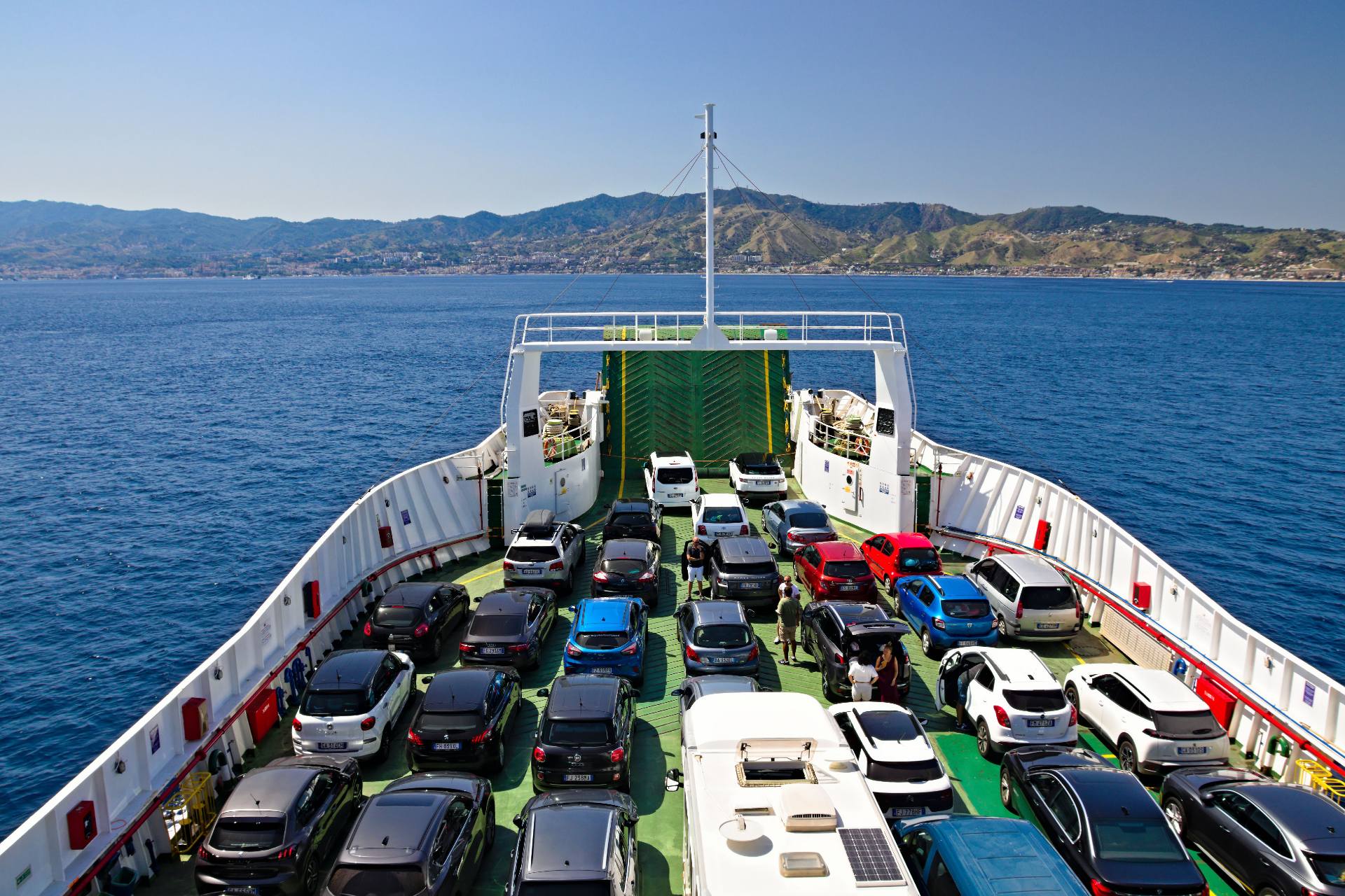Picture ship loaded with cars - Photo by Survitec - FireBuyer.com